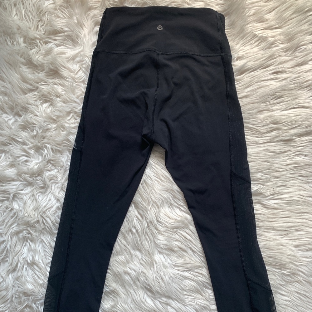 Gently used Lululemon mesh panel leggings size 6